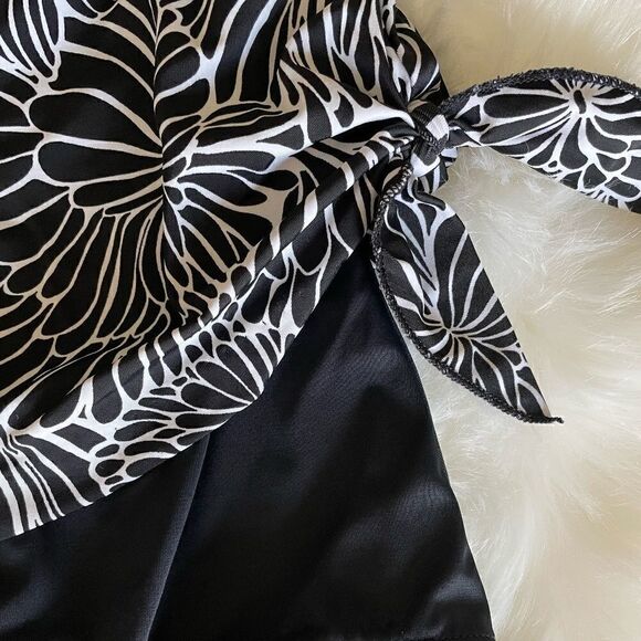 Black & White Flattering Fit Plus Size Swimsuit - Size 16 - Picture 3 of 8